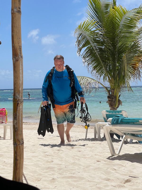 We Both Love to SCUBA - Curt Returning Frma  Dive in Mexico